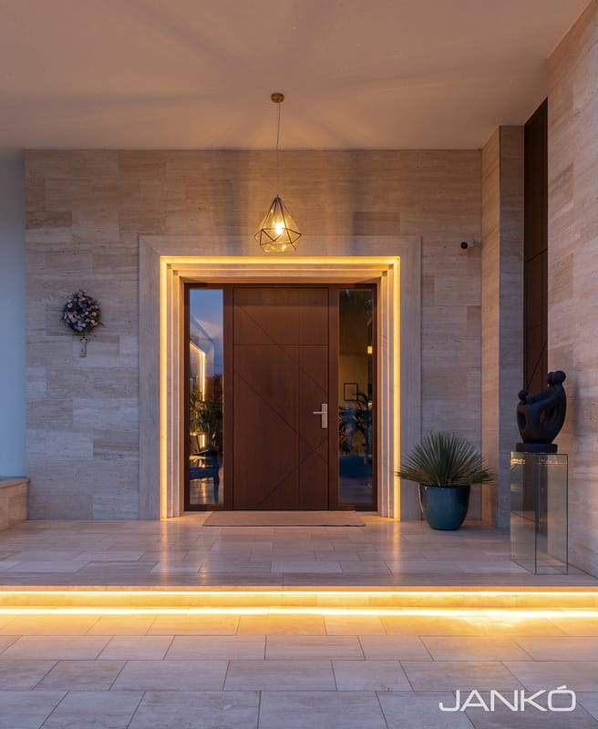 Bejárati ajto-10 Bejárati ajto-10